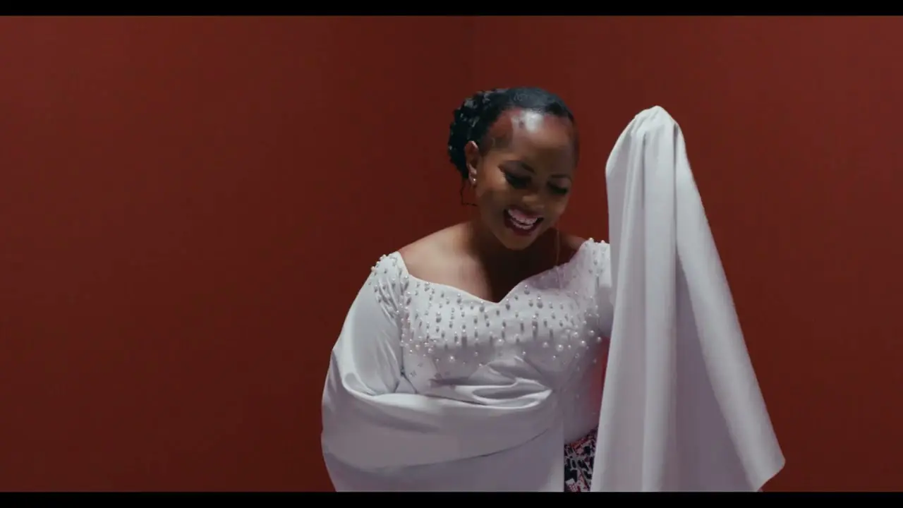 VIDEO Christina Shusho – Kaa